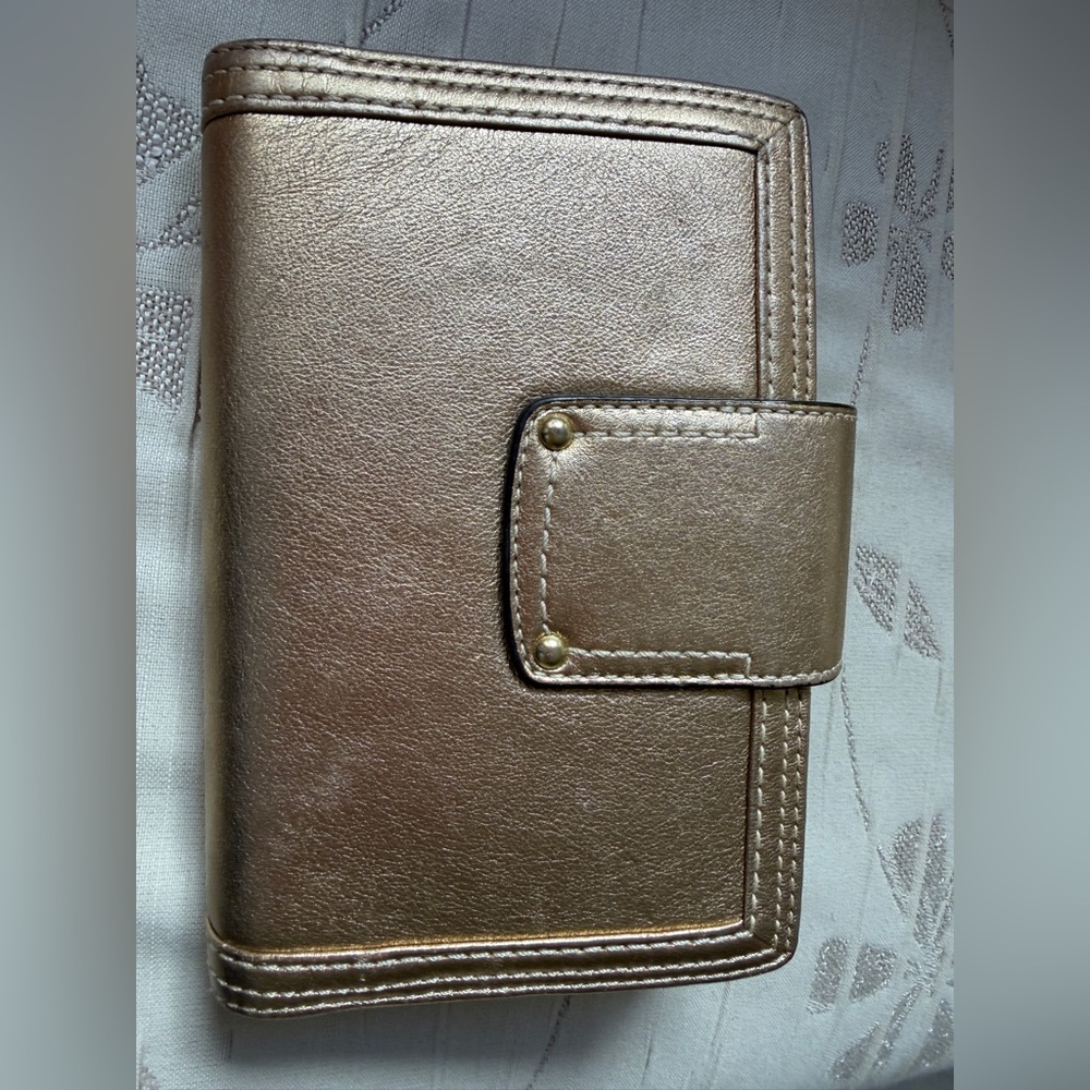 PREOWNED Coach gold leather Turnlock Agenda Wallet - Picture 2 of 12